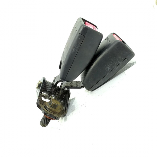 ENGATE FEMEA CINTO TRASEIRO ESQUERDO CENTRAL HYUNDAI I30 2.0  2011 46685