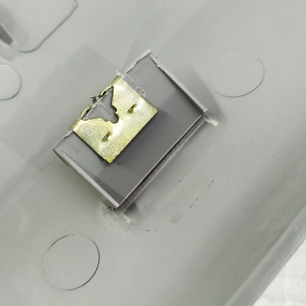 ACABAMENTO ESQUERDO COLUNA PARA-BRISA  PEUGEOT PARTNER 1.8  2000 165324