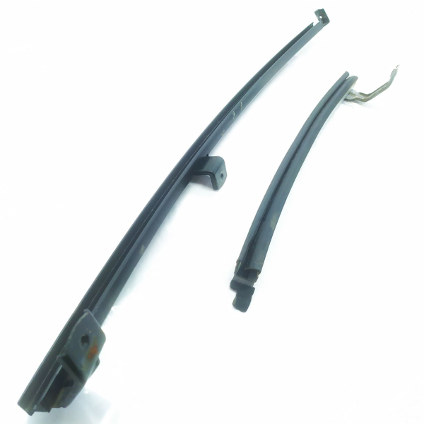 GUIA CANALETA VIDRO TRASEIRO DIREITO NISSAN MARCH 1.6S  2012 92741