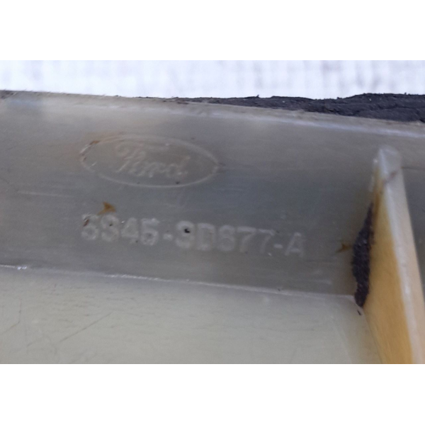 GUARDA-PÓ COLUNA CAIXA DIREÇÃO FORD FOCUS 2.0 HB  2008 180546