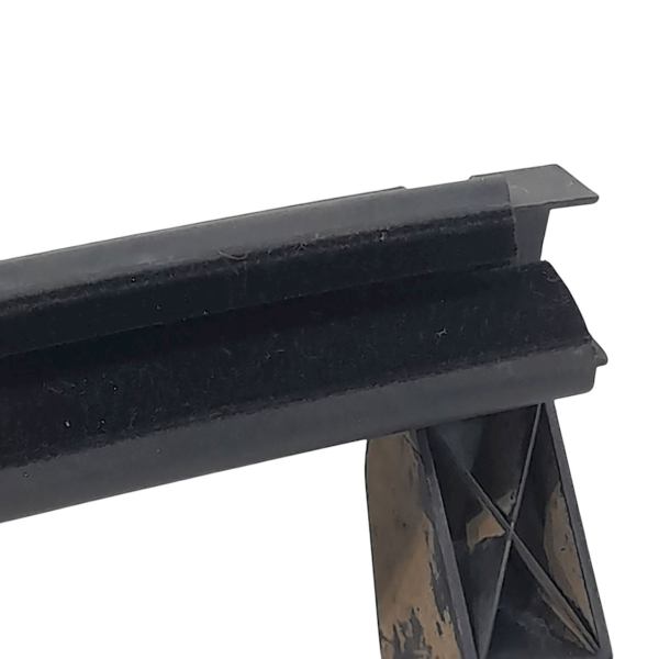 GUIA VIDRO PORTA DIANTEIRA ESQUERDA  FORD FOCUS 2.0 HB  2008 181218