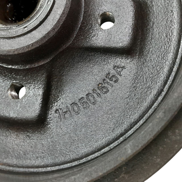 CUBO TAMBOR FREIO TRASEIRO  VW GOLF GL 1.8  1995 191917