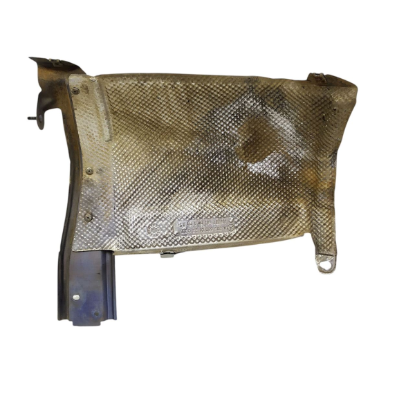 DEFLETOR TRASEIRO ESQUERDO CAIXA RODA ESTEPE  MERCEDES-BENZ C 200K 1.8 2009 195205