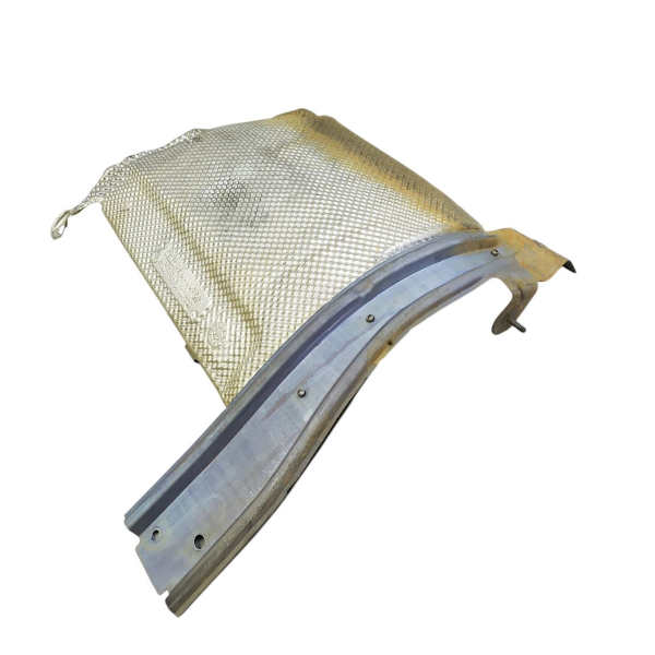 DEFLETOR TRASEIRO ESQUERDO CAIXA RODA ESTEPE  MERCEDES-BENZ C 200K 1.8 2009 195205