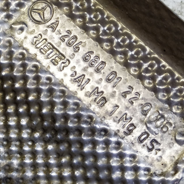 DEFLETOR TRASEIRO ESQUERDO CAIXA RODA ESTEPE  MERCEDES-BENZ C 200K 1.8 2009 195205