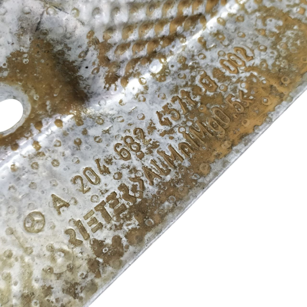 DEFLETOR TRASEIRO ESQUERDO CAIXA RODA ESTEPE  MERCEDES-BENZ C 200K 1.8 2009 195207