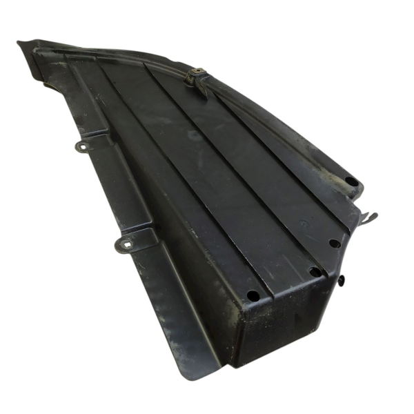 DEFLETOR TRASEIRO DIREITO CAIXA RODA ESTEPE  MERCEDES-BENZ C 200K 1.8 2009 195208