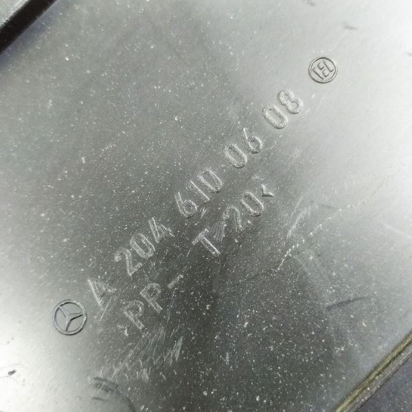 DEFLETOR TRASEIRO DIREITO CAIXA RODA ESTEPE  MERCEDES-BENZ C 200K 1.8 2009 195208