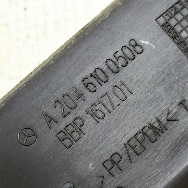 DEFLETOR TRASEIRO DIREITO CAIXA RODA ESTEPE  MERCEDES-BENZ C 200K 1.8 2009 195209