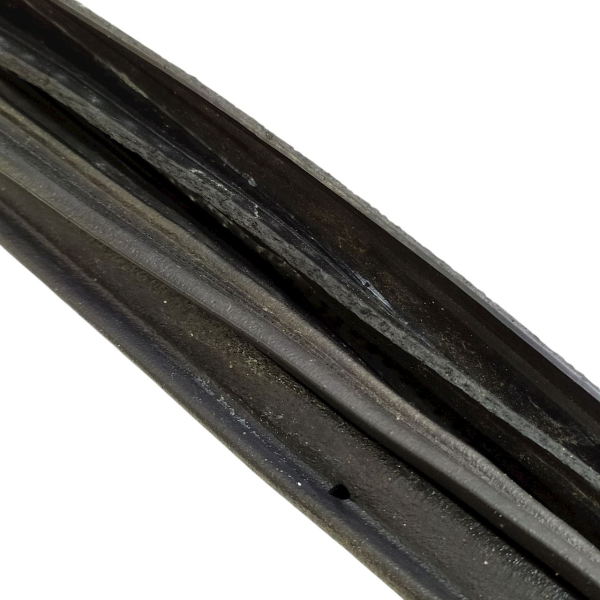 BORRACHA PORTA DIANTEIRA DIREITA  FIAT LINEA DUAL 1.8 16V 2011 193397