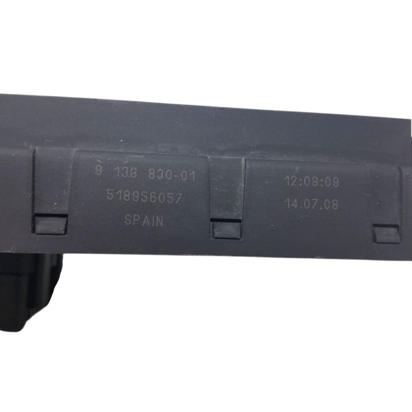 CAIXA FUSÍVEL PORTA MALAS BMW 550I 4.8  2009 196781