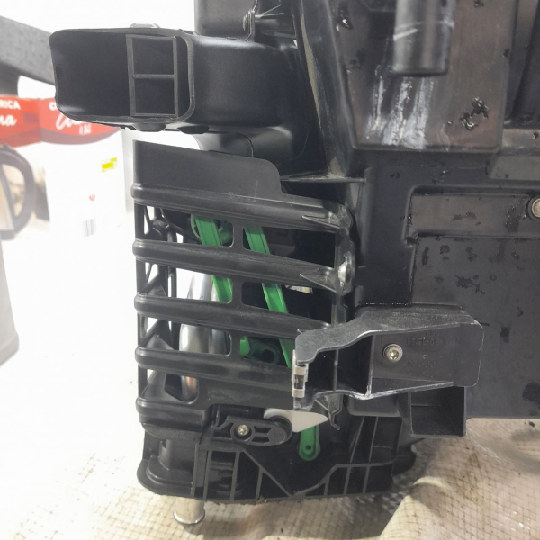 CAIXA AR CONDICIONADO  BMW 550I 4.8  2009 196825