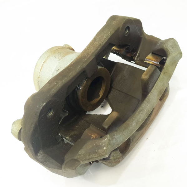 PINÇA FREIO DIANTEIRA DIREITA  GM SONIC LT HB AT 2013 26011