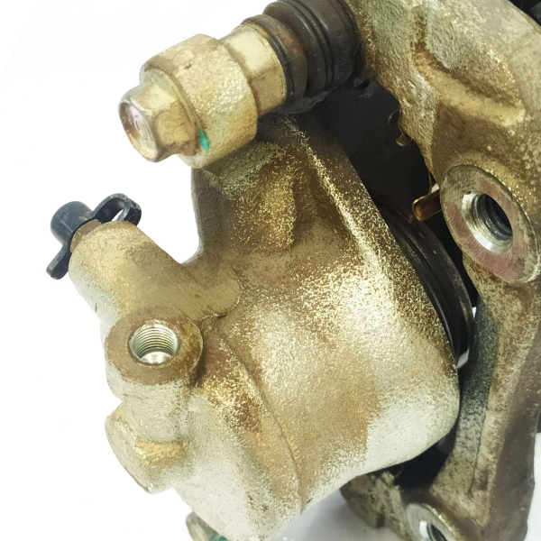 PINÇA FREIO DIANTEIRA DIREITA  GM SONIC LT HB AT 2013 26011