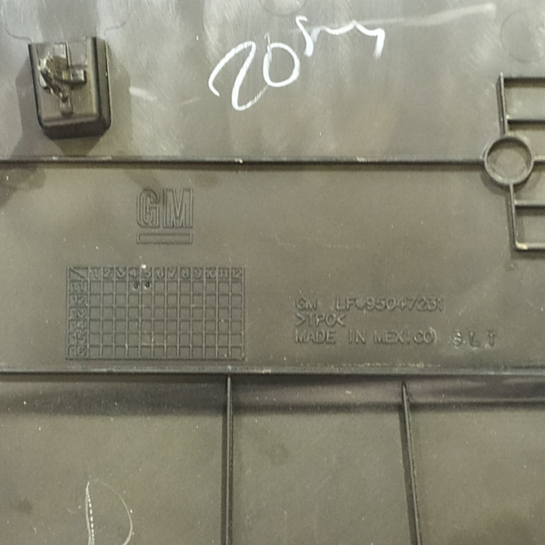 CAPA INFERIOR COLUNA CENTRAL DIREITA GM SONIC LT HB AT 2013 26266