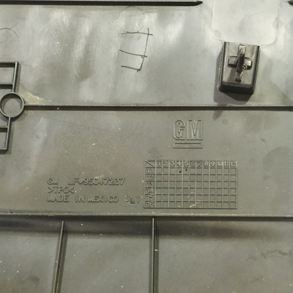 CAPA INFERIOR COLUNA CENTRAL ESQUERDA GM SONIC LT HB AT 2013 26265