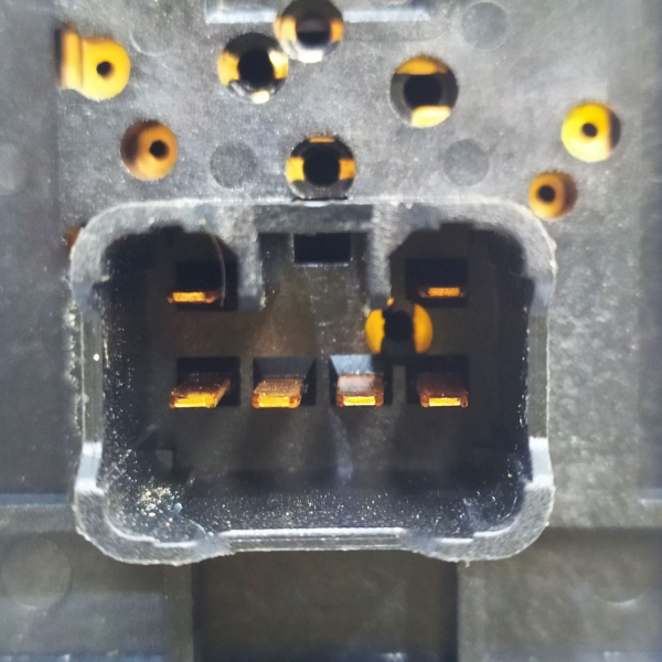 BOTÃO VIDRO ELÉTRICO DIANTEIRO DIREITO GM SONIC LT HB AT 2013 26303