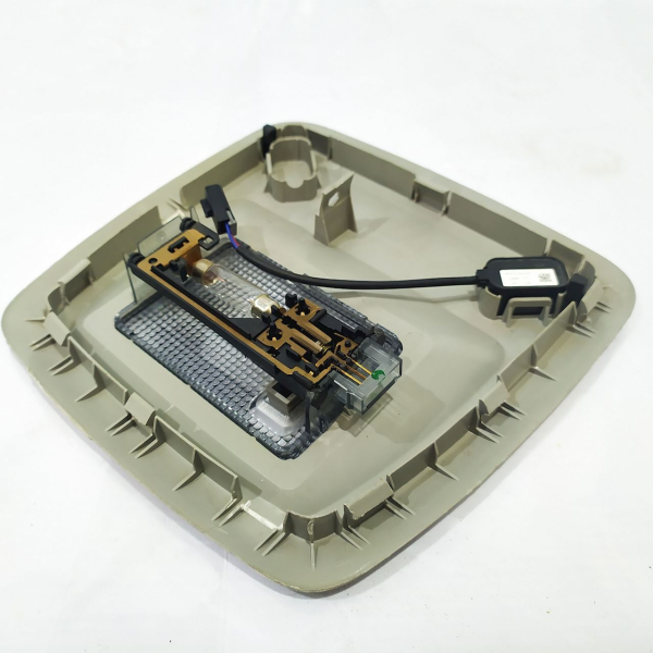 LUZ CORTESIA  GM SONIC LT HB AT 2013 26273