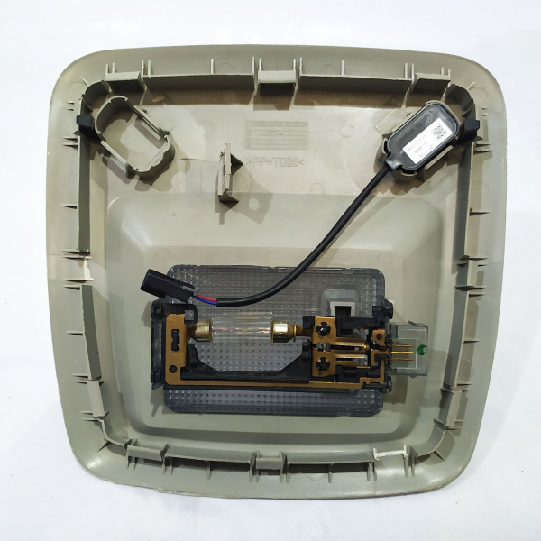 LUZ CORTESIA  GM SONIC LT HB AT 2013 26273