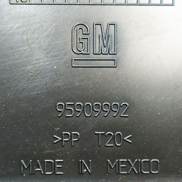 ACABAMENTO INTERNO TAMPA TRASEIRA GM SONIC LT HB AT 2013 26311