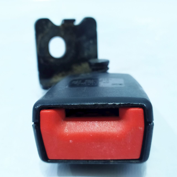 ENGATE CINTO FÊMEA TRASEIRO DIREITO GM SONIC LT HB AT 2013 26357