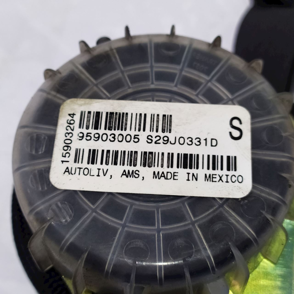 CINTO SEGURANÇA TRASEIRO DIREITO  GM SONIC LT HB AT 2013 26360