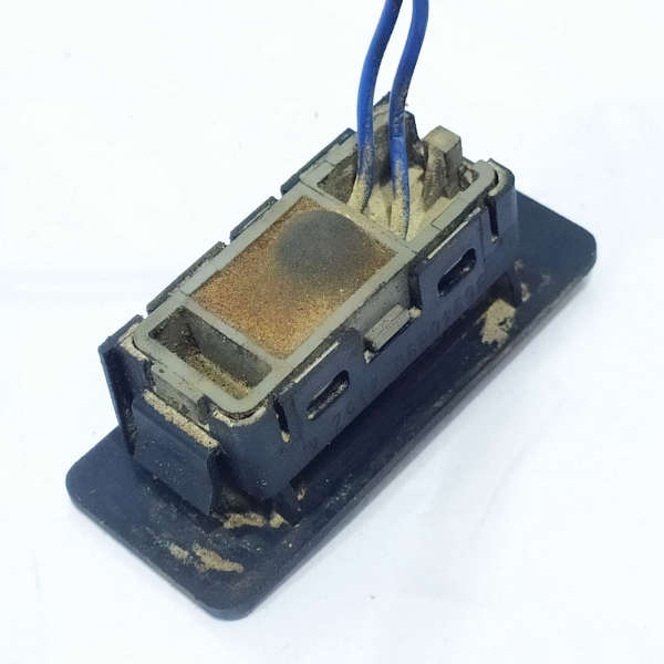 BOTÃO MAÇANETA PORTA MALAS GM SONIC LT HB AT 2013 26365