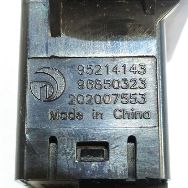 BOTÃO PISCA-ALERTA GM SONIC LT HB AT 2013 26460