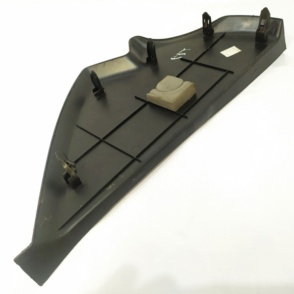 ACABAMENTO LATERAL ESQUERDA CAPA PAINEL  GM SONIC LT HB AT 2013 26030