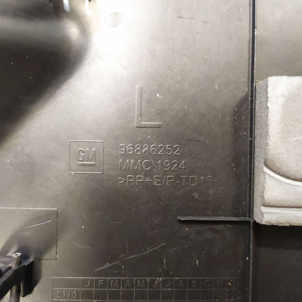 ACABAMENTO LATERAL ESQUERDA CAPA PAINEL  GM SONIC LT HB AT 2013 26030