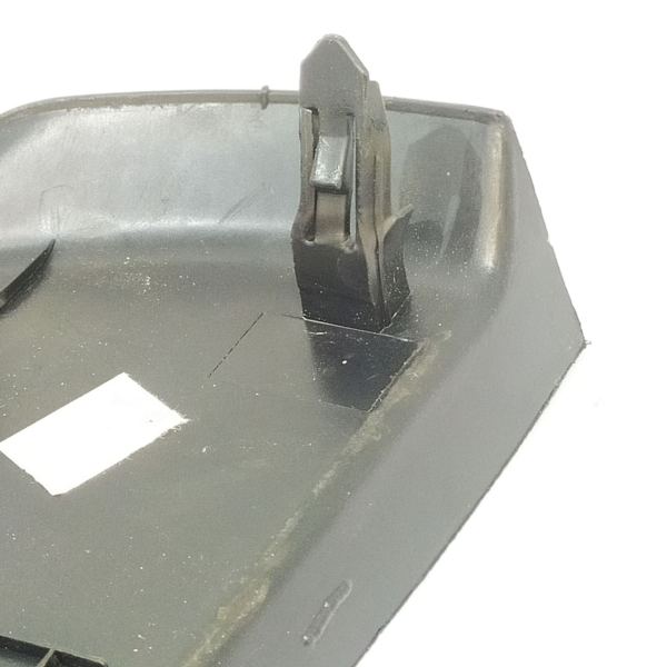 ACABAMENTO LATERAL ESQUERDA CAPA PAINEL  GM SONIC LT HB AT 2013 26030