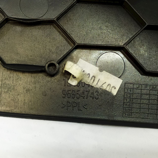 ACABAMENTO LATERAL DIREITA CONSOLE CENTRAL GM SONIC LT HB AT 2013 26028