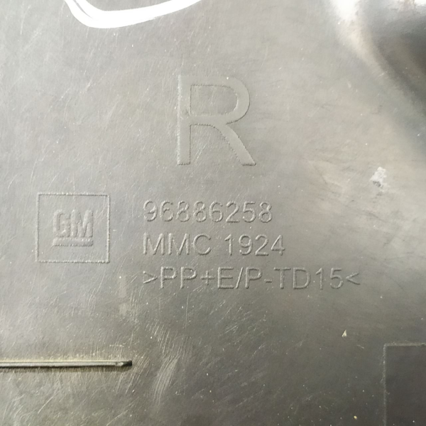 ACABAMENTO LATERAL DIREITA CAPA PAINEL GM SONIC LT HB AT 2013 26029