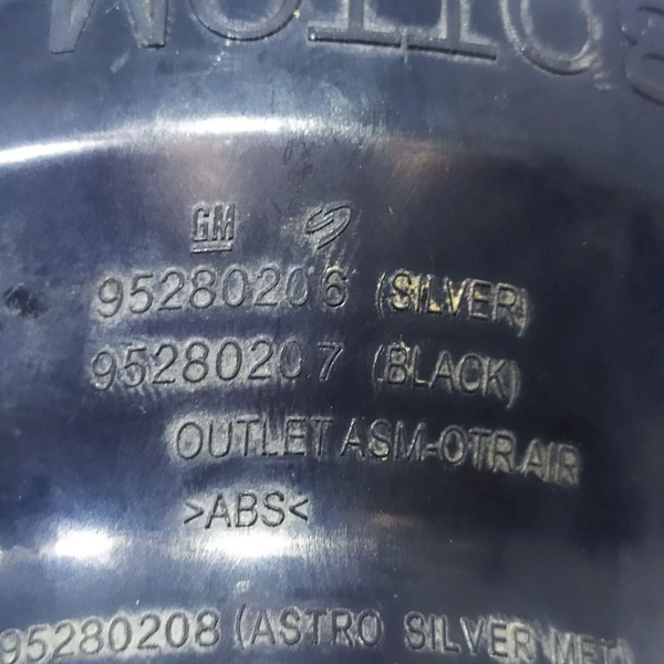 DIFUSOR AR DIREITO  GM SONIC LT HB AT 2013 26033