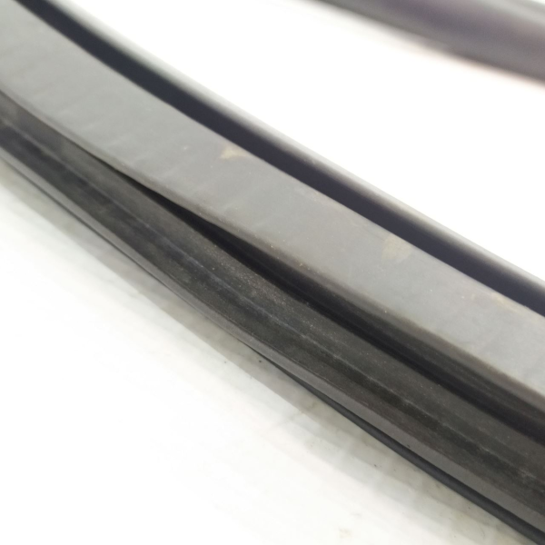 BORRACHA PORTA DIANTEIRA DIREITA  GM SONIC LT HB AT 2013 26038