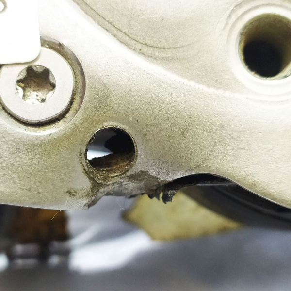 FECHADURA PORTA DIANTEIRA DIREITA GM SONIC LT HB AT 2013 26371