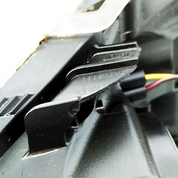 FAROL DIREITO I LEGACY 2.0  2011 V1451 - P15