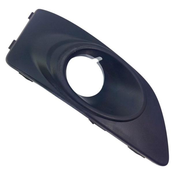 MOLDURA FAROL MILHA DIREITO  GM SONIC HB 1.6 2013 200859