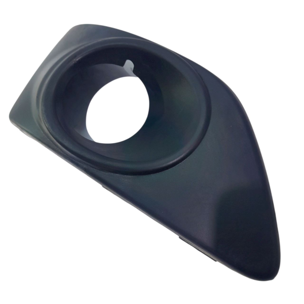 MOLDURA FAROL MILHA DIREITO  GM SONIC HB 1.6 2013 200859