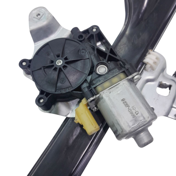 MÁQUINA VIDRO PORTA DIANTEIRA DIREITA  GM SONIC HB 1.6 2013 201014