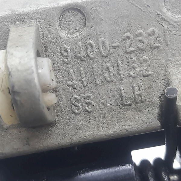 MAÇANETA EXTERNA PORTA DIANTEIRA ESQUERDA  GM SONIC HB 1.6 2013 201023