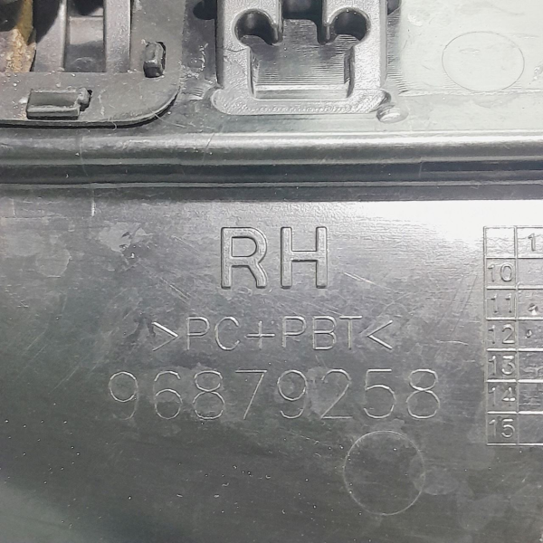 MAÇANETA EXTERNA PORTA TRASEIRA DIREITA  GM SONIC HB 1.6 2013 201074