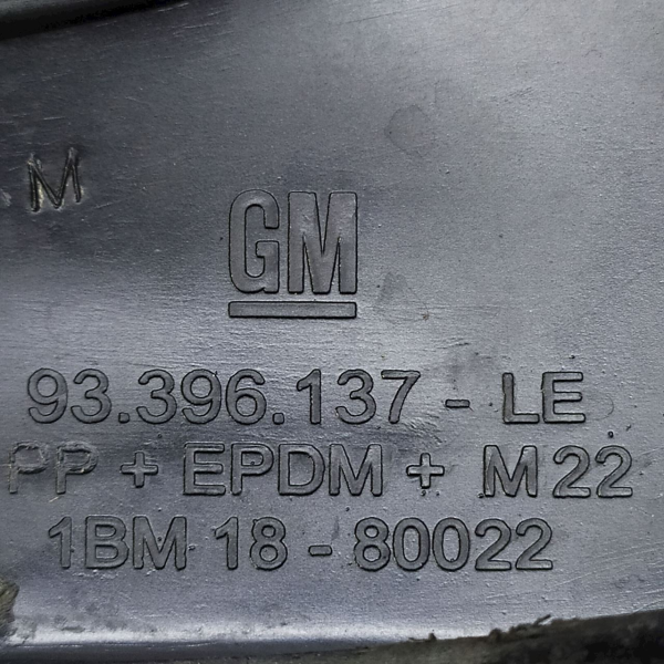 APLIQUE LATERAL  ESQUERDA GM CORSA MAXX 1.0  2007 203258