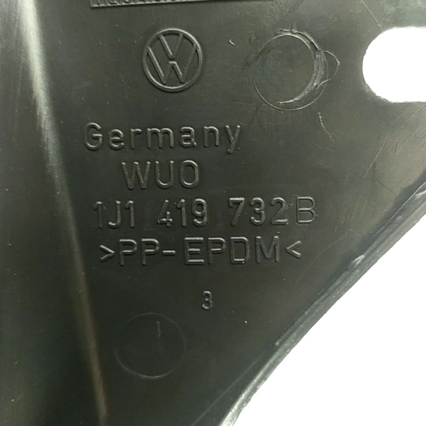 ACABAMENTO GUARDA-PÓ COLUNA DIREÇÃO AUDI A3 2000    28916