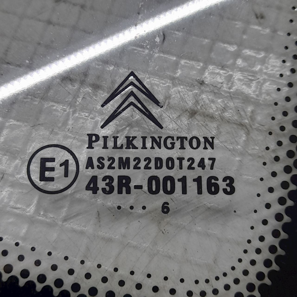 VIDRO ÓCULOS TRASEIRO DIREITO  CITROËN C3 1.4 GLX 2006 204712