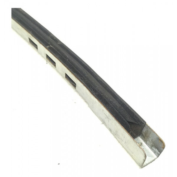 Guia Canaleta Vidro Dianteiro Direito Gm Corsa 1.0  1997 106