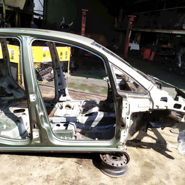 Caixa Ar Pé Coluna Central Direita  Fiat Idea  Adv 1.8 8v 20 - Não Informado