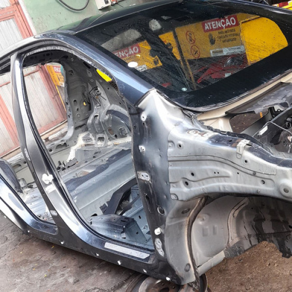 Caixa Ar Pé Central Coluna Direita  Gm Tracker Premier 1.4  