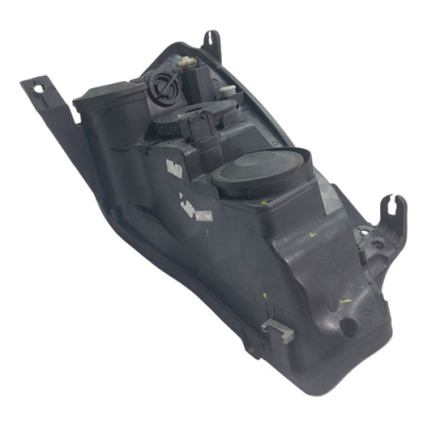 Farol Esquerdo Gm Corsa 1.4 8v 2010     197330 Direito/passageiro