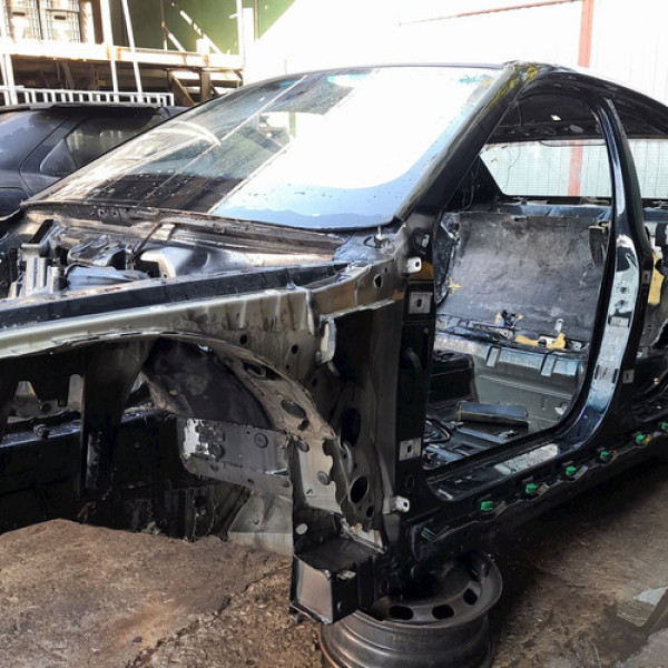 Caixa Ar Pé Coluna Central Esquerda  Bmw 550i 4.8  2009 1971 Não Informado